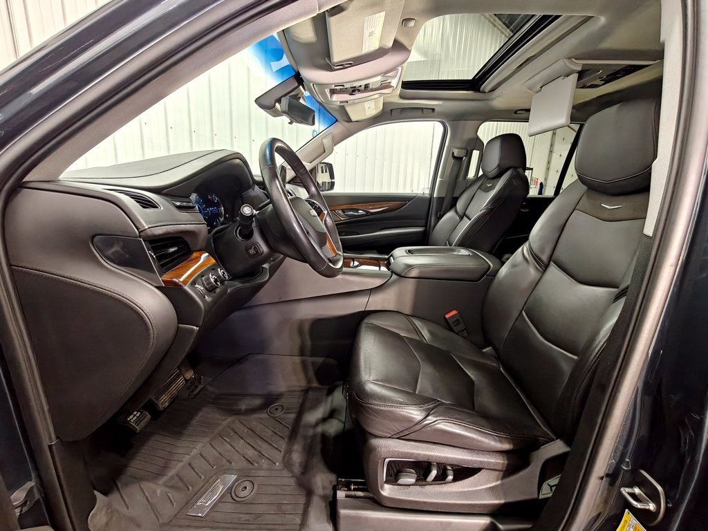 Used 2019 Cadillac Escalade Luxury AWD/4WD image 31