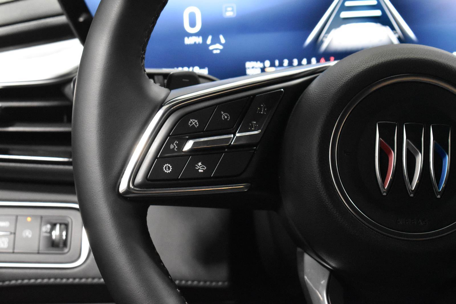 Used 2025 Buick Enclave Preferred image 8