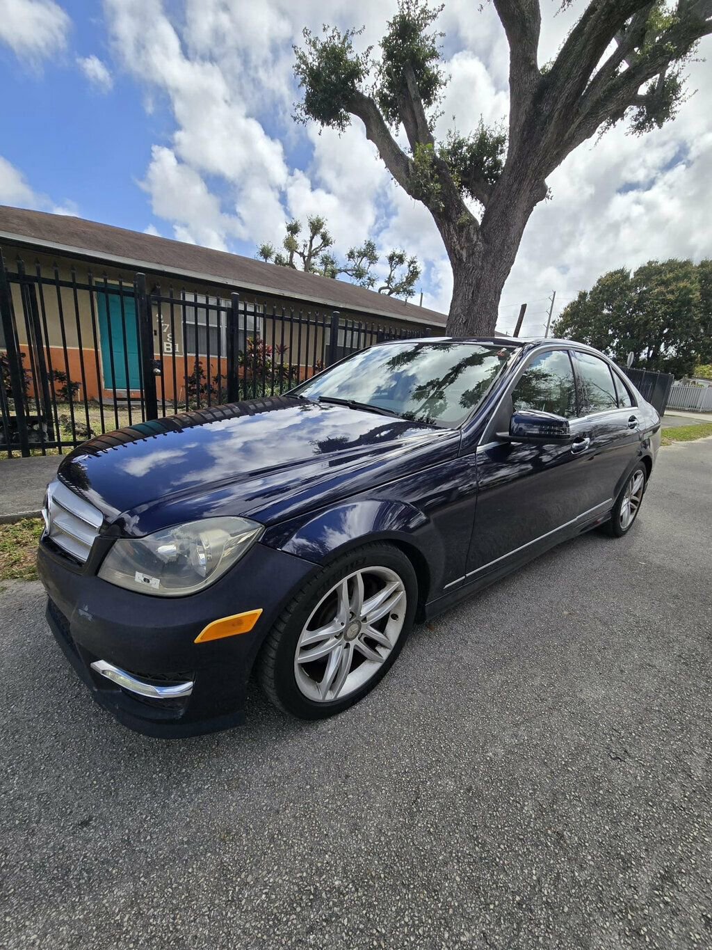 Used 2013 Mercedes-Benz C 300 4MATIC Sedan image 3