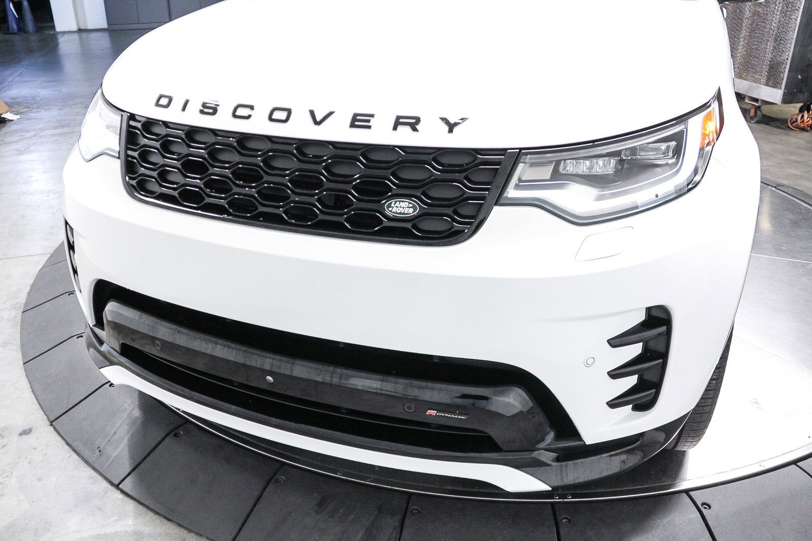 Used 2023 Land Rover Discovery S R-Dynamic image 11