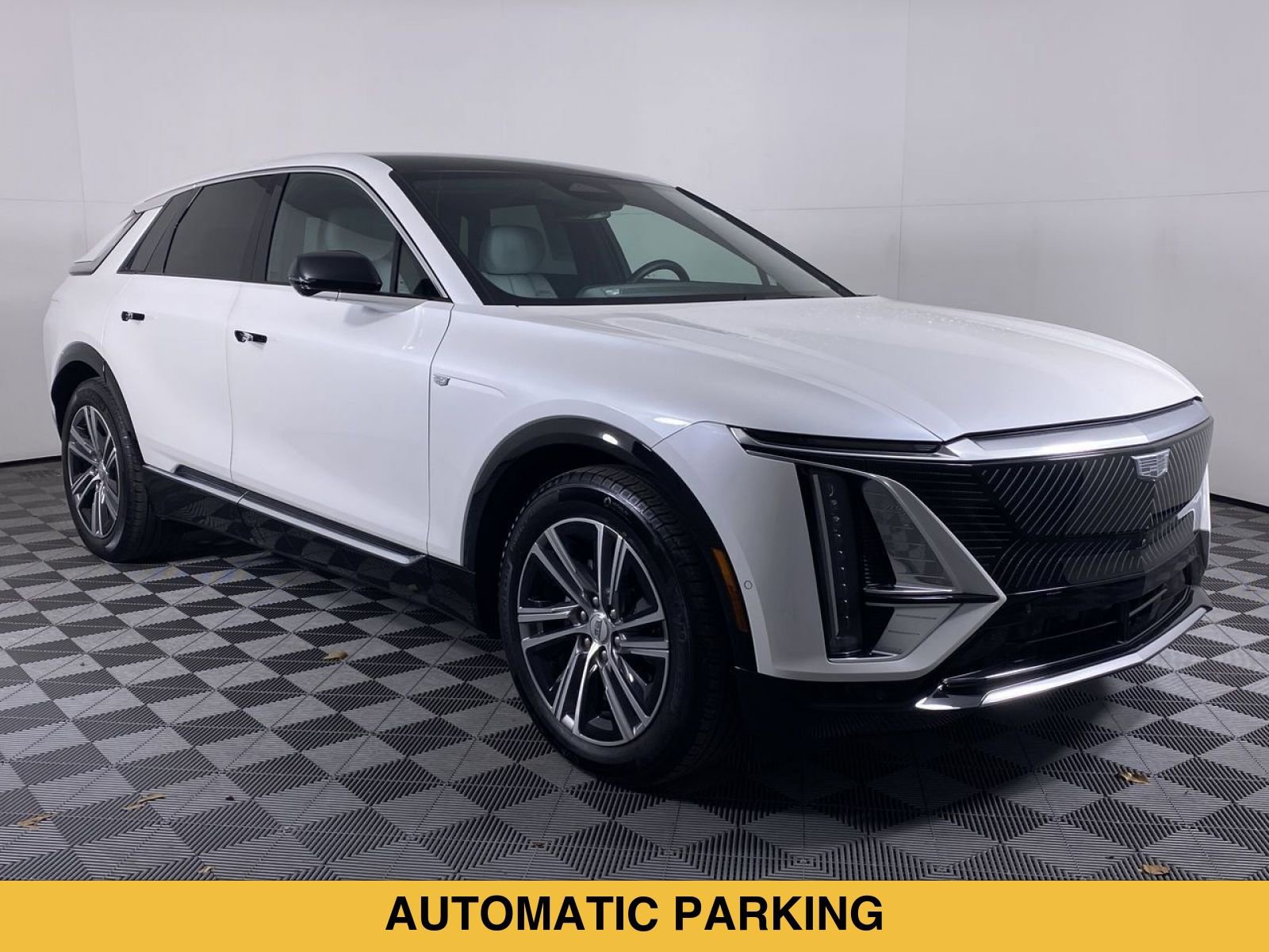 Certified 2024 Cadillac Lyriq Luxury w/ LPO, Floor Liner Package AWD/4WD image 20