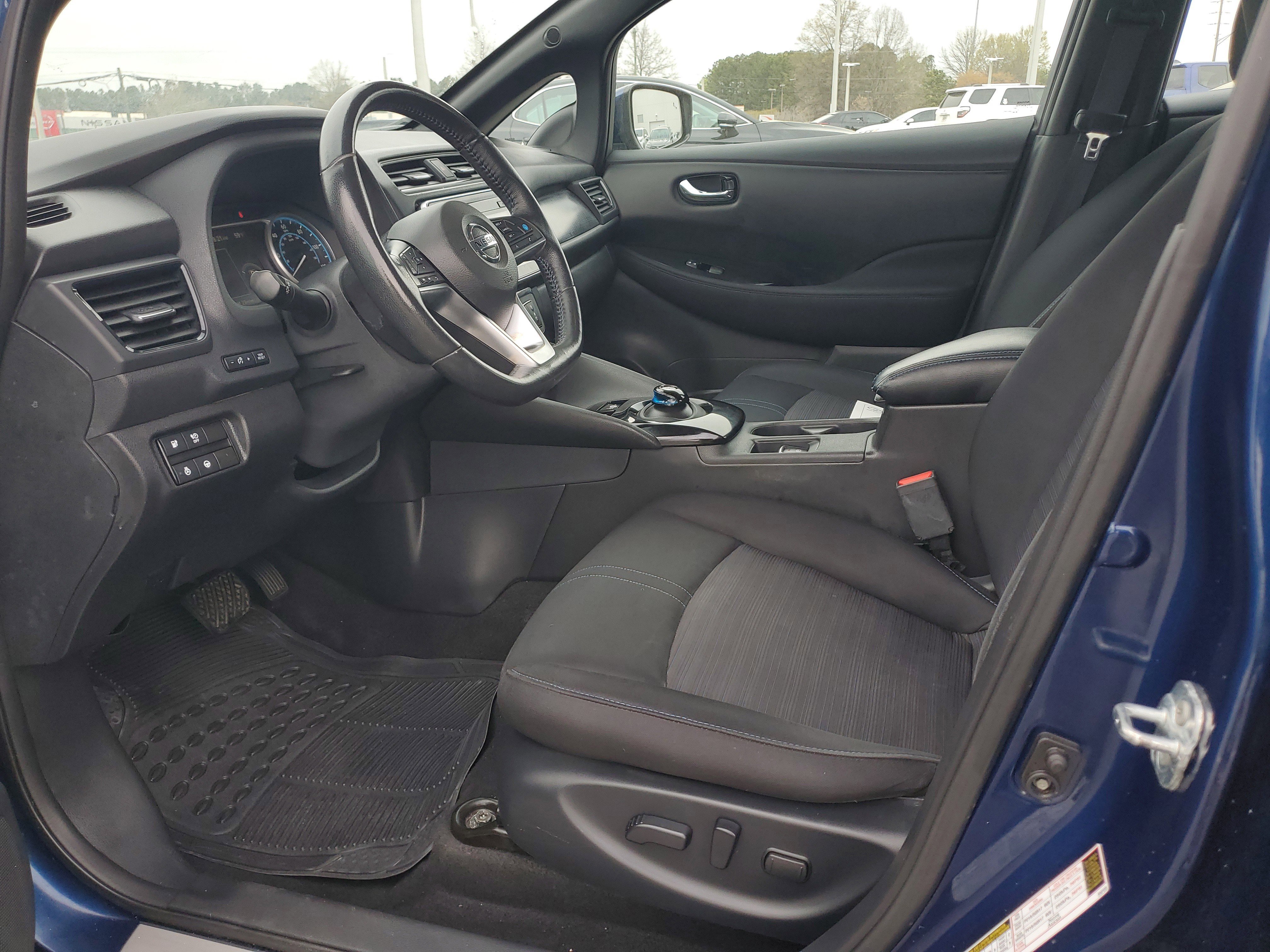 Used 2018 Nissan Leaf SV w/ SV Technology Package image 18