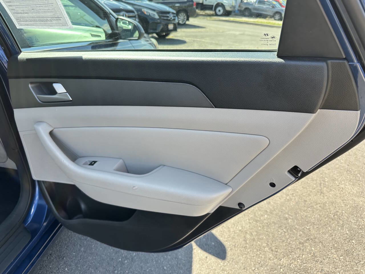 Used 2015 Hyundai Sonata SE w/ Option Group 09 FWD image 19