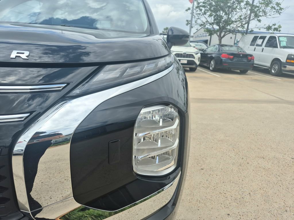 Used 2025 Mitsubishi Outlander ES image 30