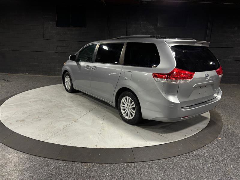 Used 2012 Toyota Sienna XLE image 3