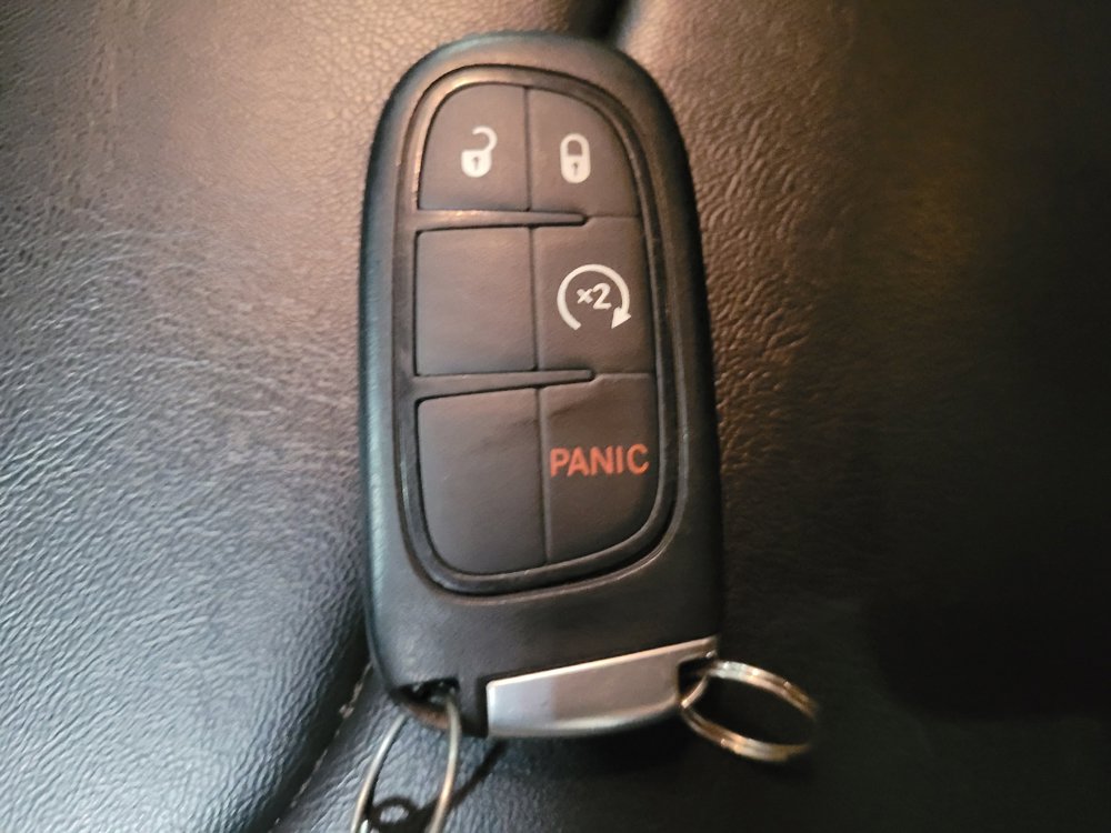 Used 2019 Jeep Cherokee Latitude Plus w/ Cold Weather Group AWD/4WD image 32