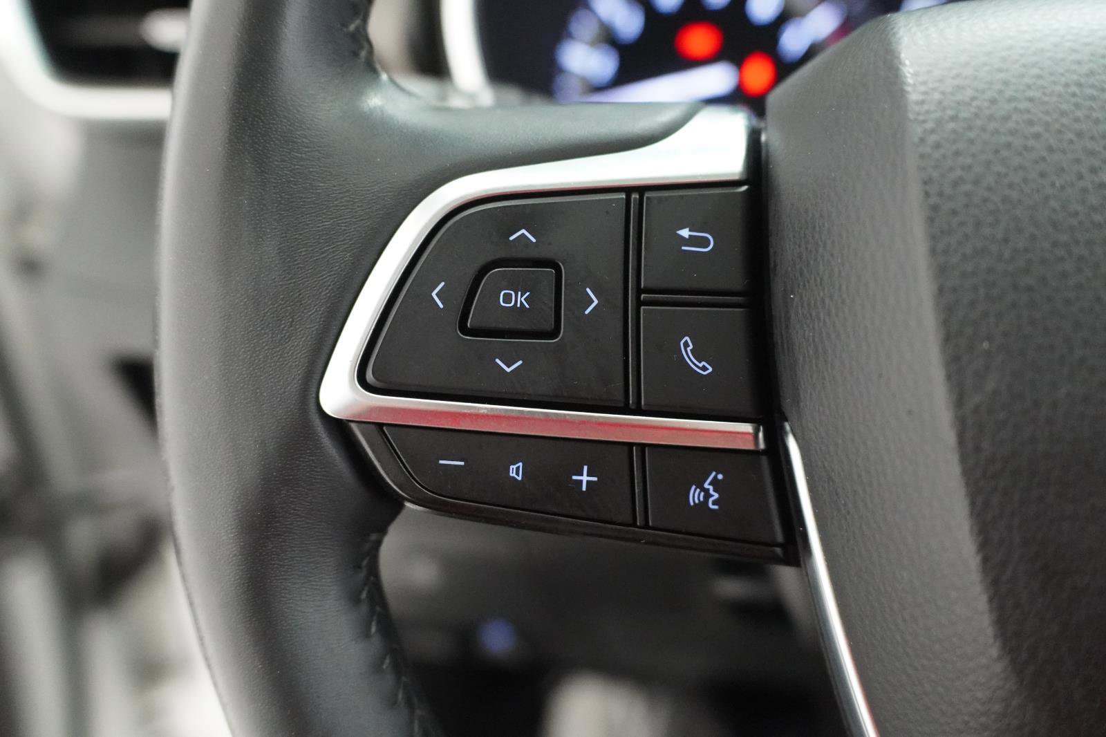 Used 2020 Toyota Highlander XLE FWD image 18