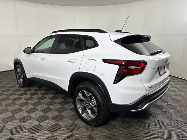 Used 2024 Chevrolet Trax LT w/ Driver Confidence Package image 5