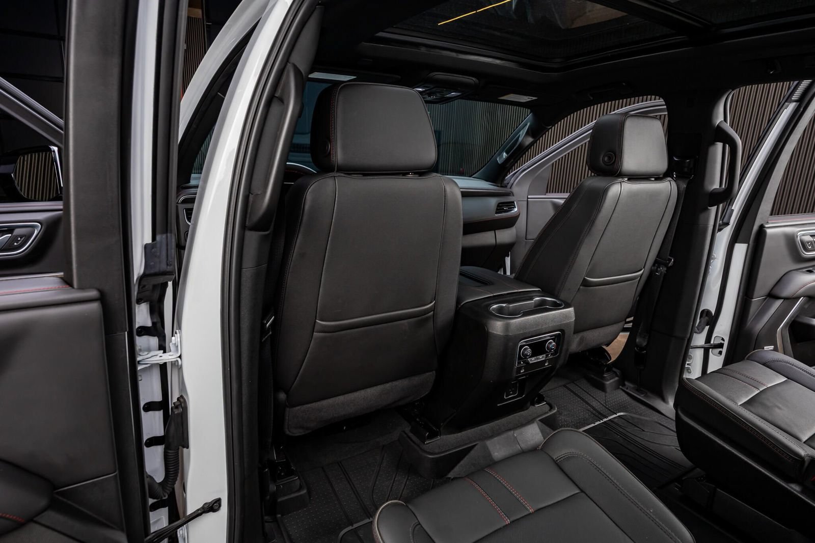 Used 2024 Chevrolet Tahoe RST w/ Luxury Package AWD/4WD image 34