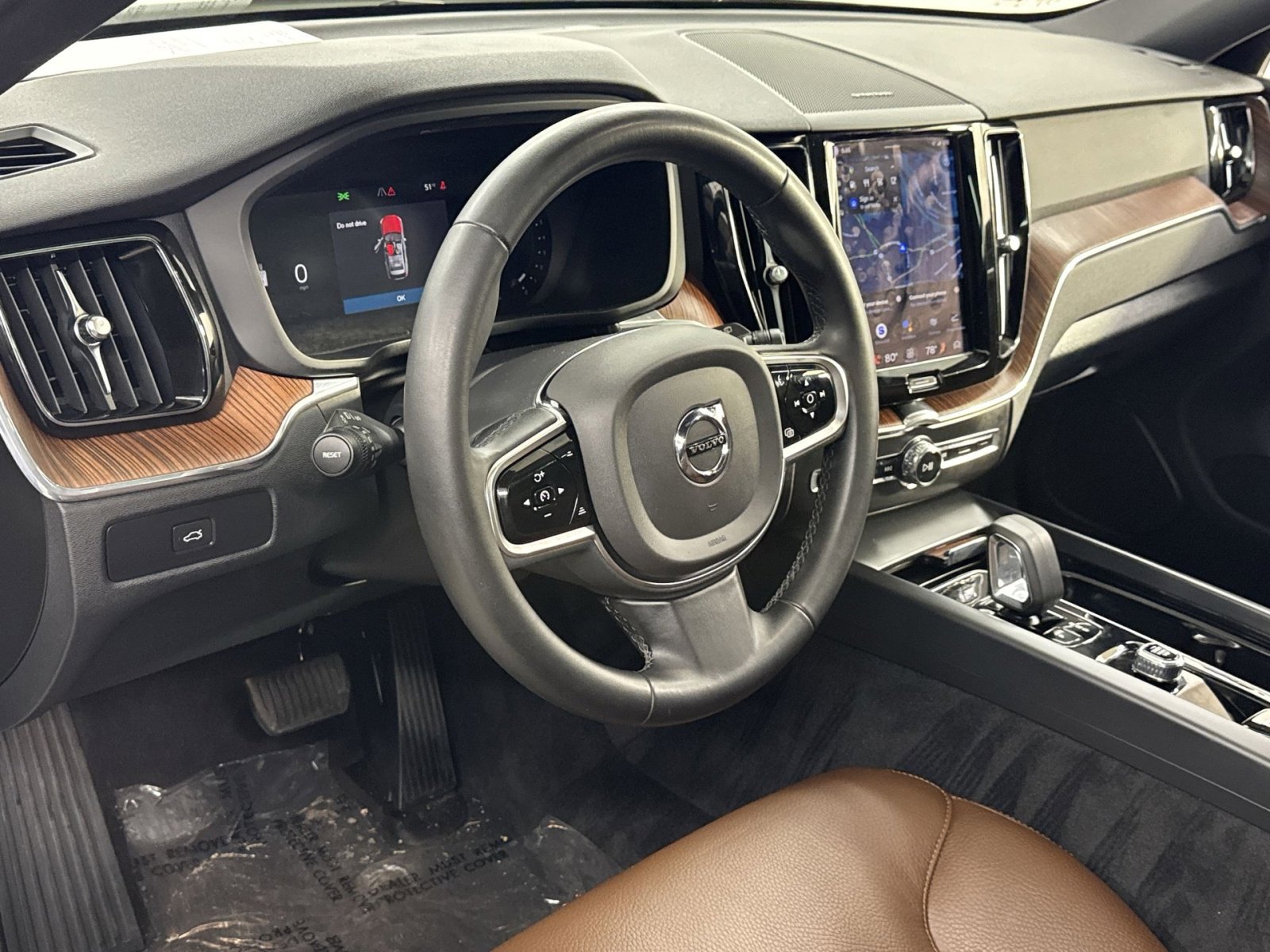 Used 2023 Volvo XC60 B5 Plus w/ Climate Package image 7