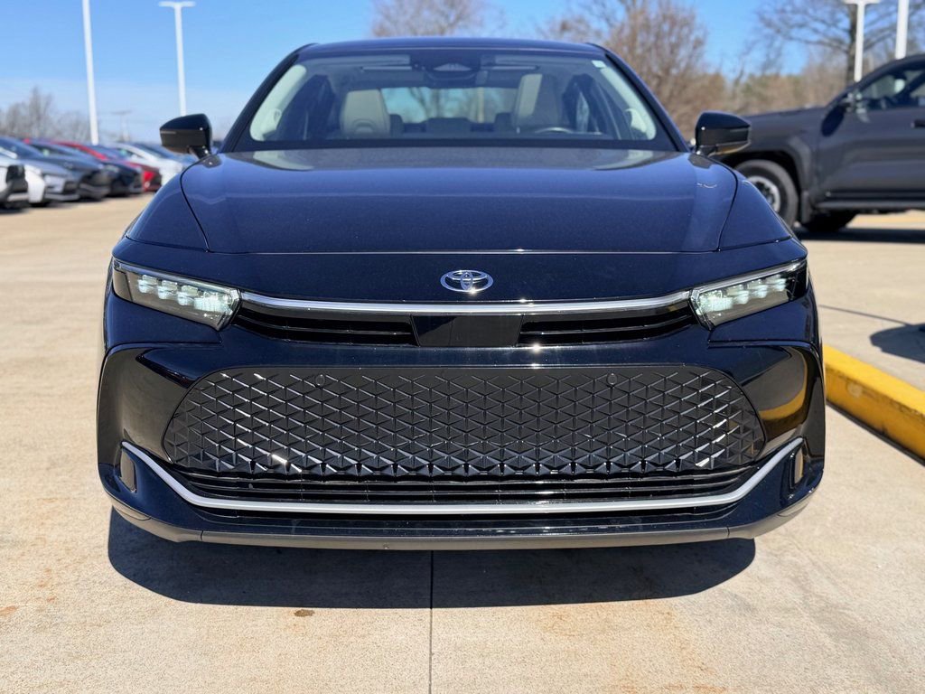 Used 2023 Toyota Crown Limited image 2