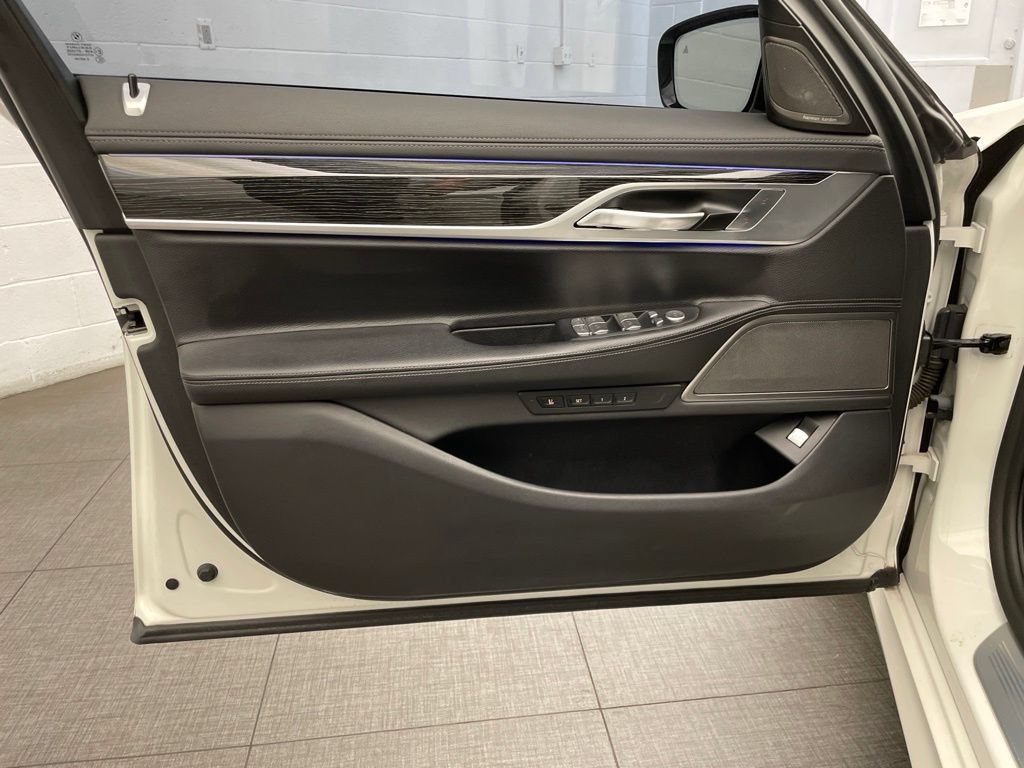 Used 2021 BMW 740i w/ M Sport Package RWD image 22