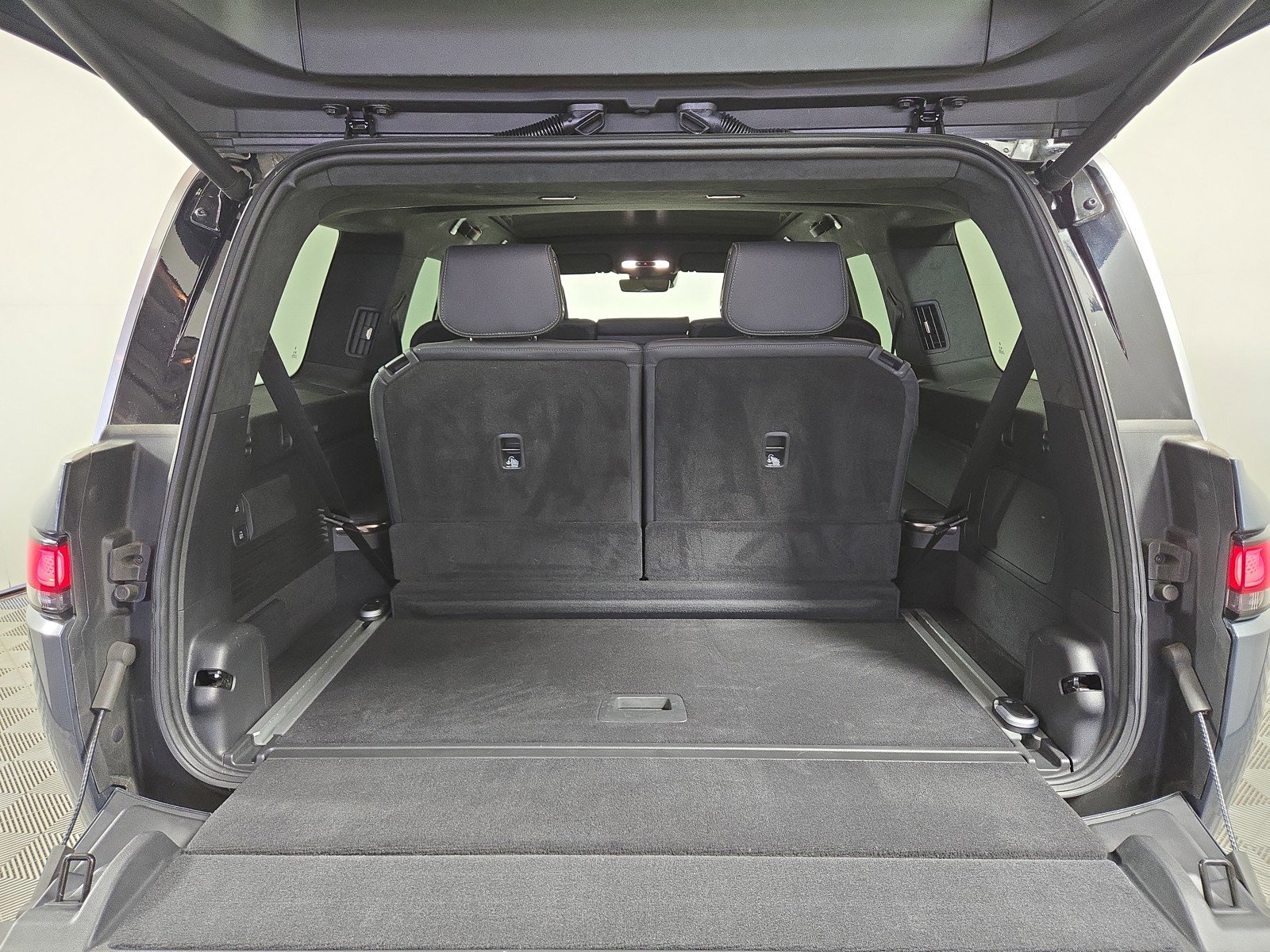 Used 2024 Rivian R1S Adventure AWD/4WD image 15