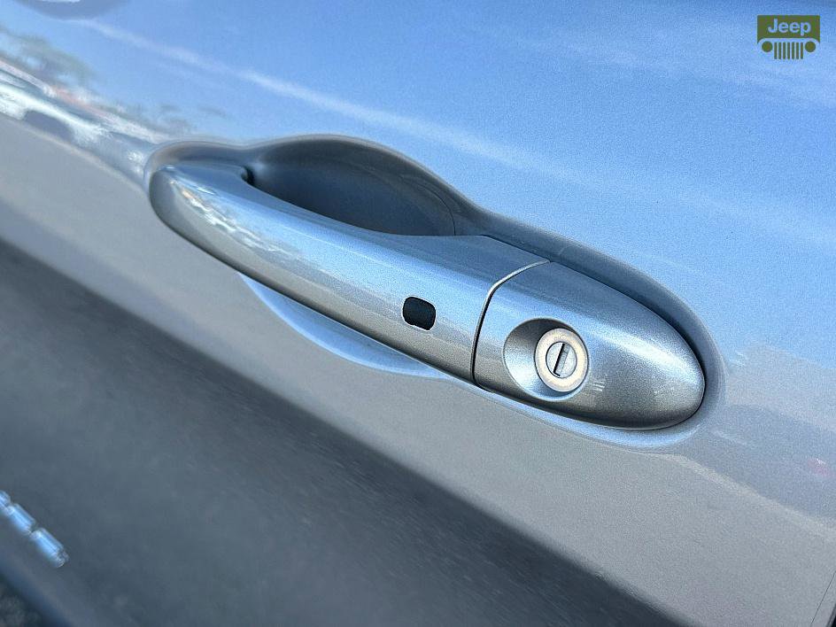 Used 2021 Jeep Cherokee Limited image 29