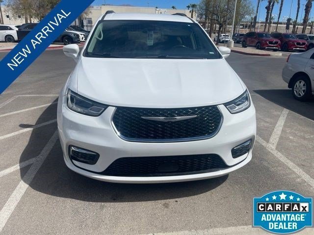 Used 2022 Chrysler Pacifica Touring-L FWD image 2