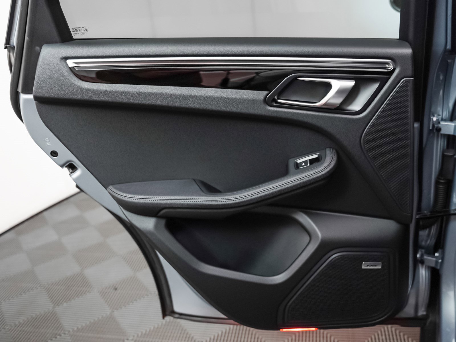 Certified 2025 Porsche Macan image 26