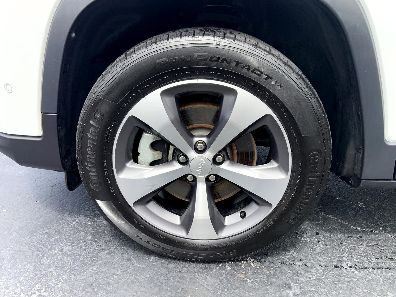 Used 2022 Jeep Cherokee Limited image 2