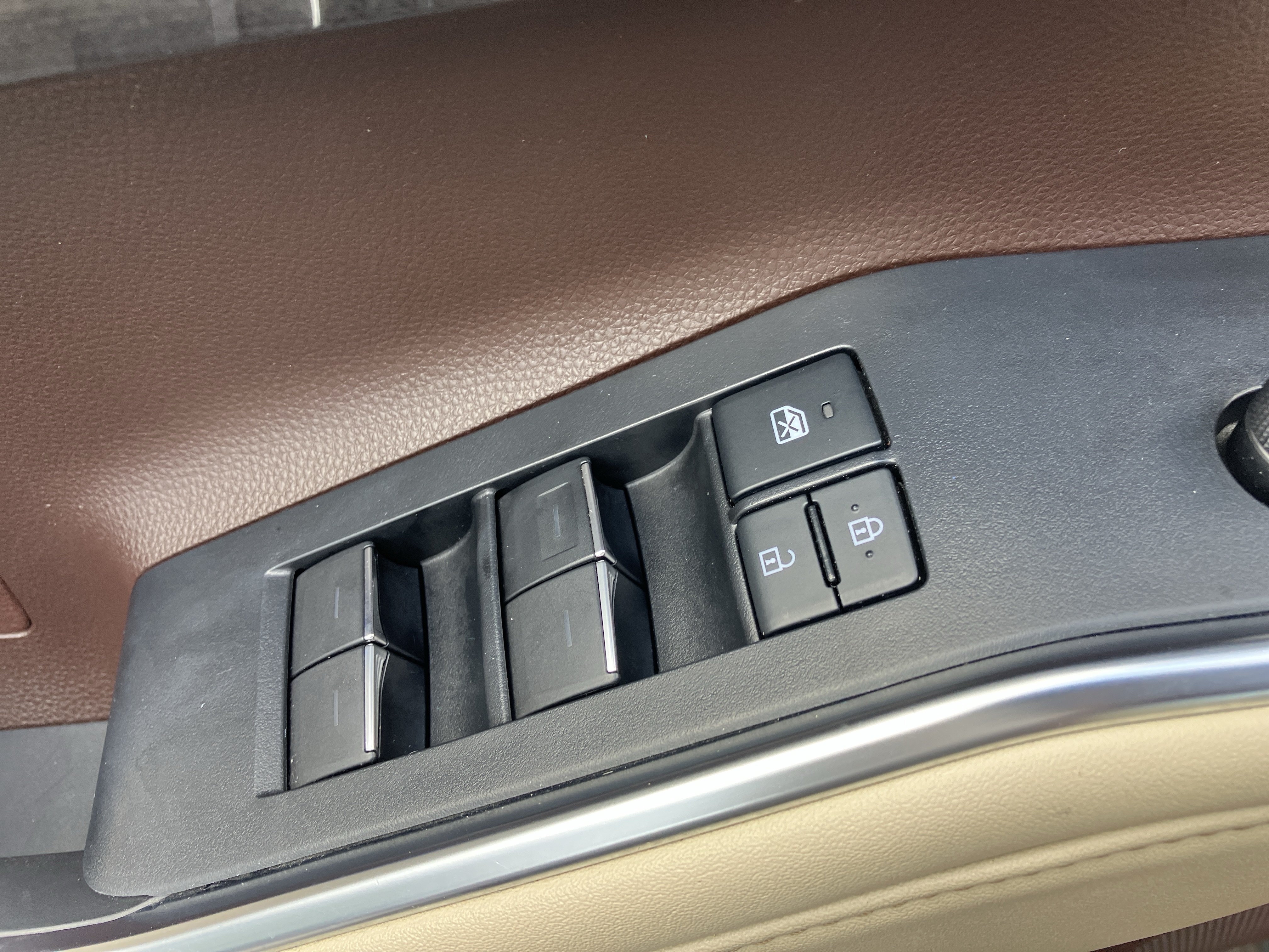 Used 2020 Toyota Highlander Limited AWD/4WD image 19