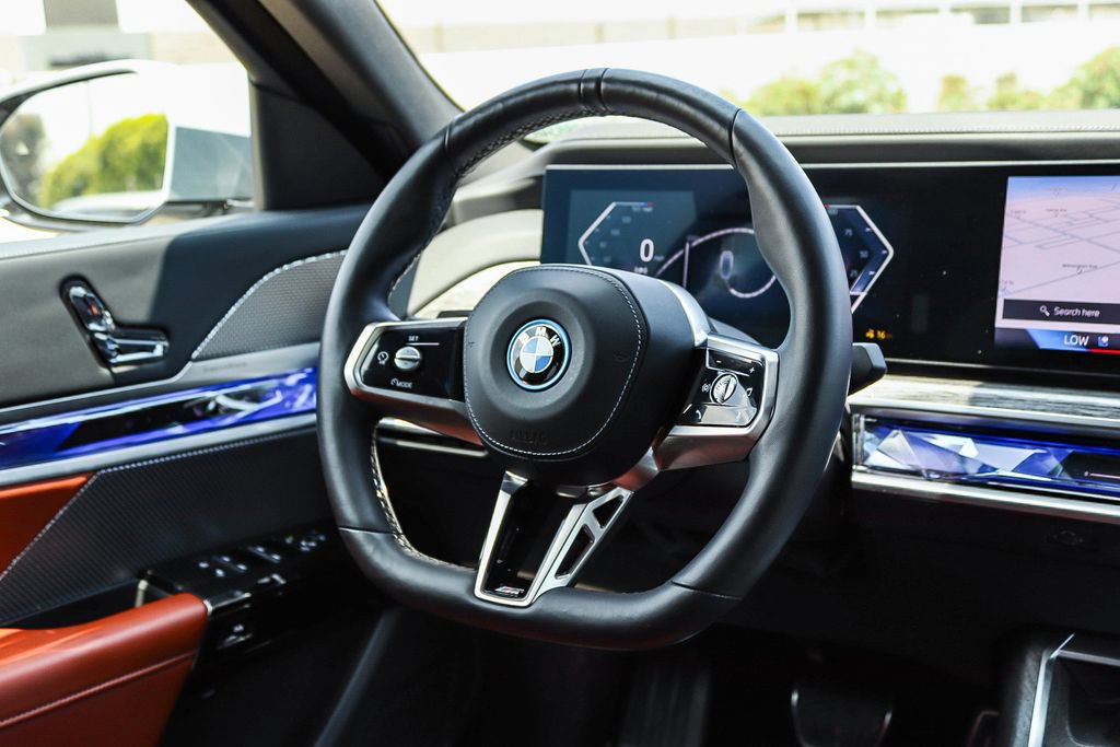 Used 2025 BMW i7 xDrive60 AWD/4WD image 16