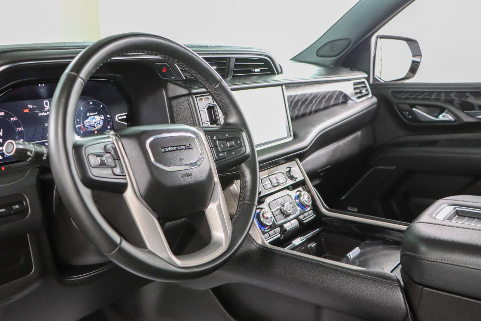 Used 2023 GMC Yukon Denali AWD/4WD image 26