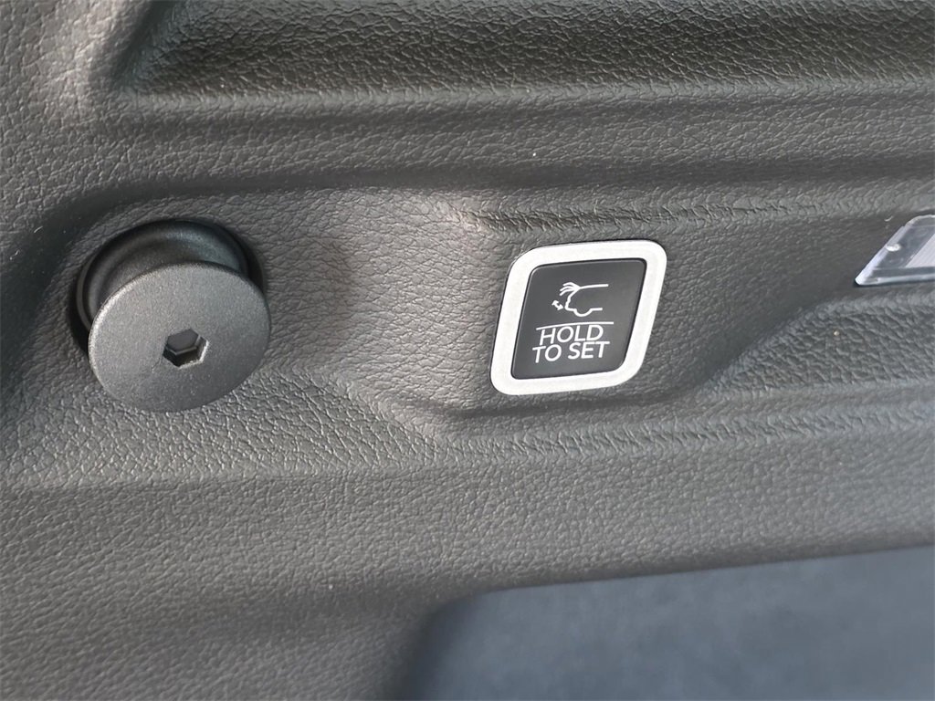 New 2025 Jeep Grand Cherokee L Altitude image 13