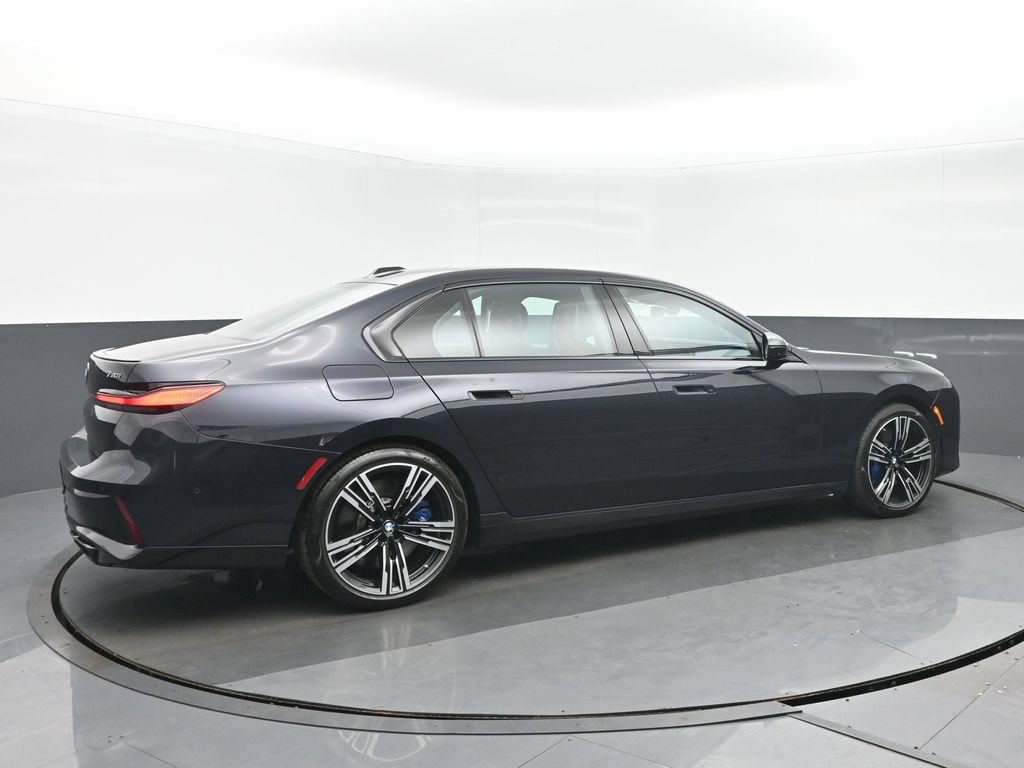 Used 2023 BMW 760i xDrive w/ Luxury Rear Seating Package AWD/4WD image 3
