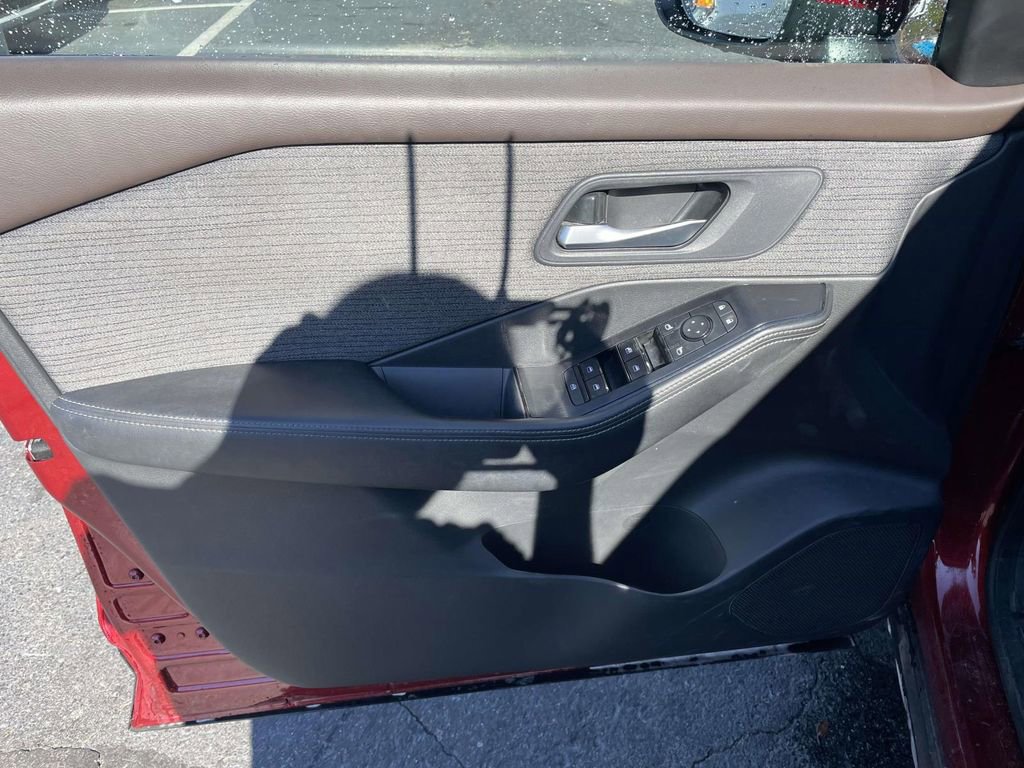 Used 2022 Nissan Rogue SV image 26