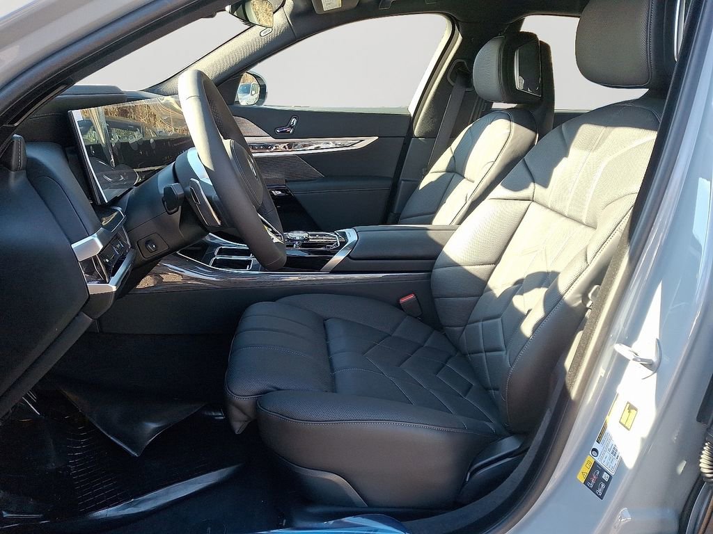 New 2026 BMW 750e xDrive w/ Executive Package AWD/4WD image 7