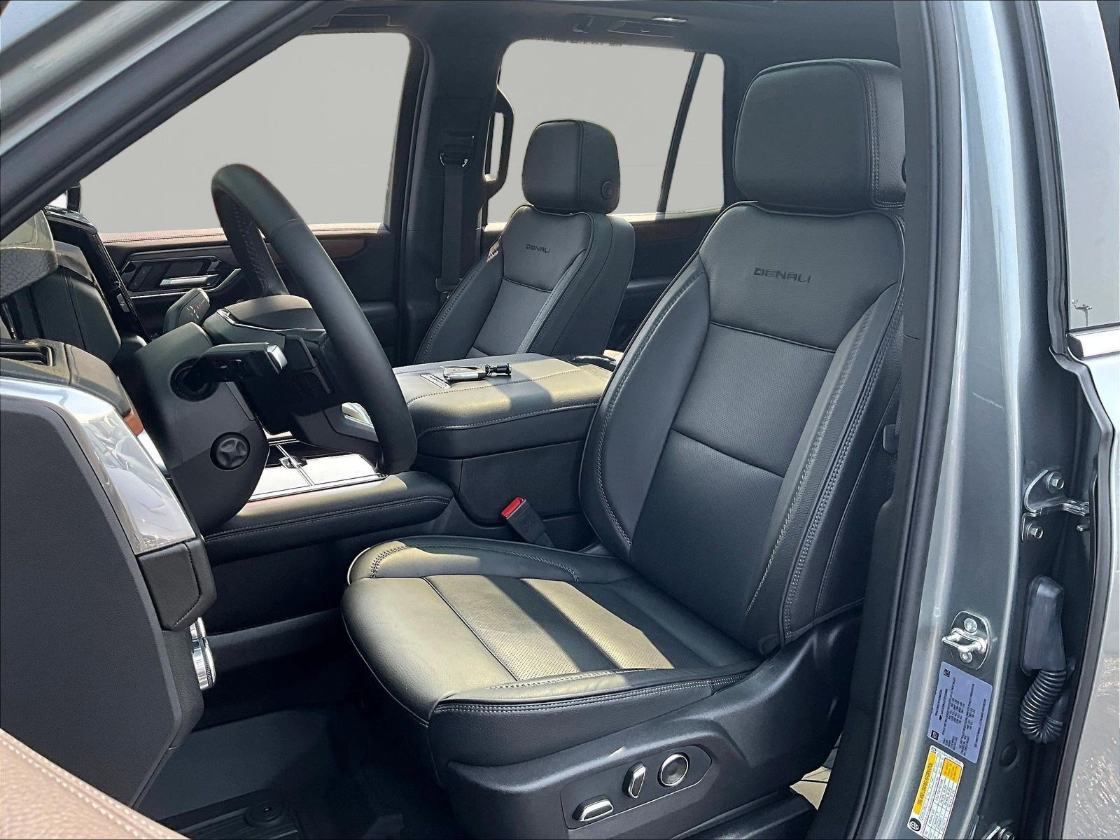 Used 2026 GMC Yukon Denali w/ Sun & Power Step Package AWD/4WD image 20