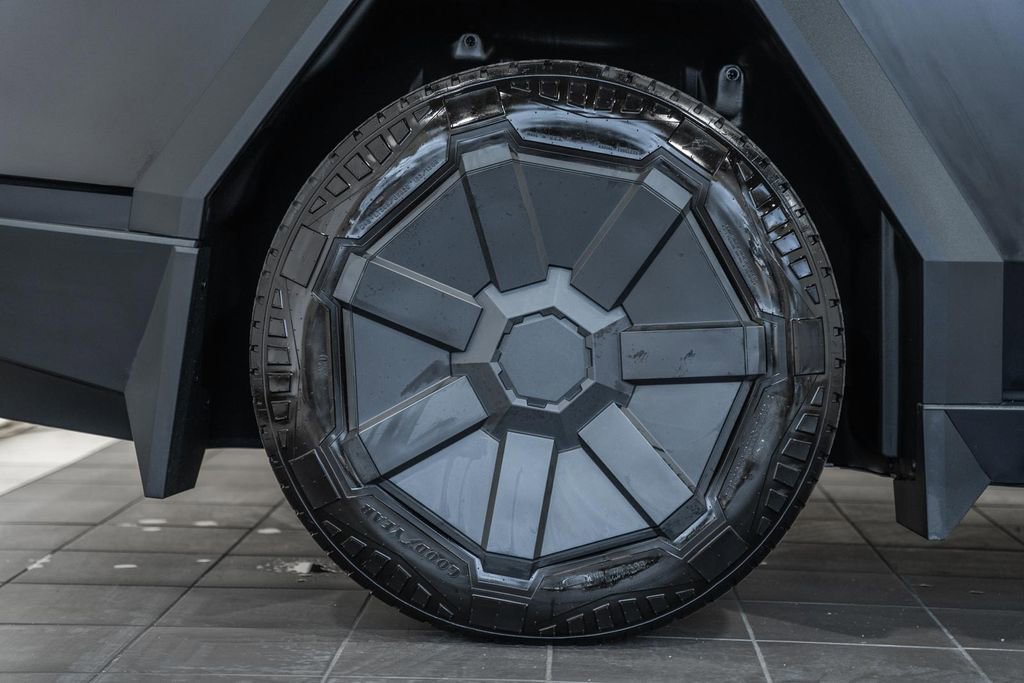 Used 2024 Tesla Cybertruck AWD Crew Cab image 25