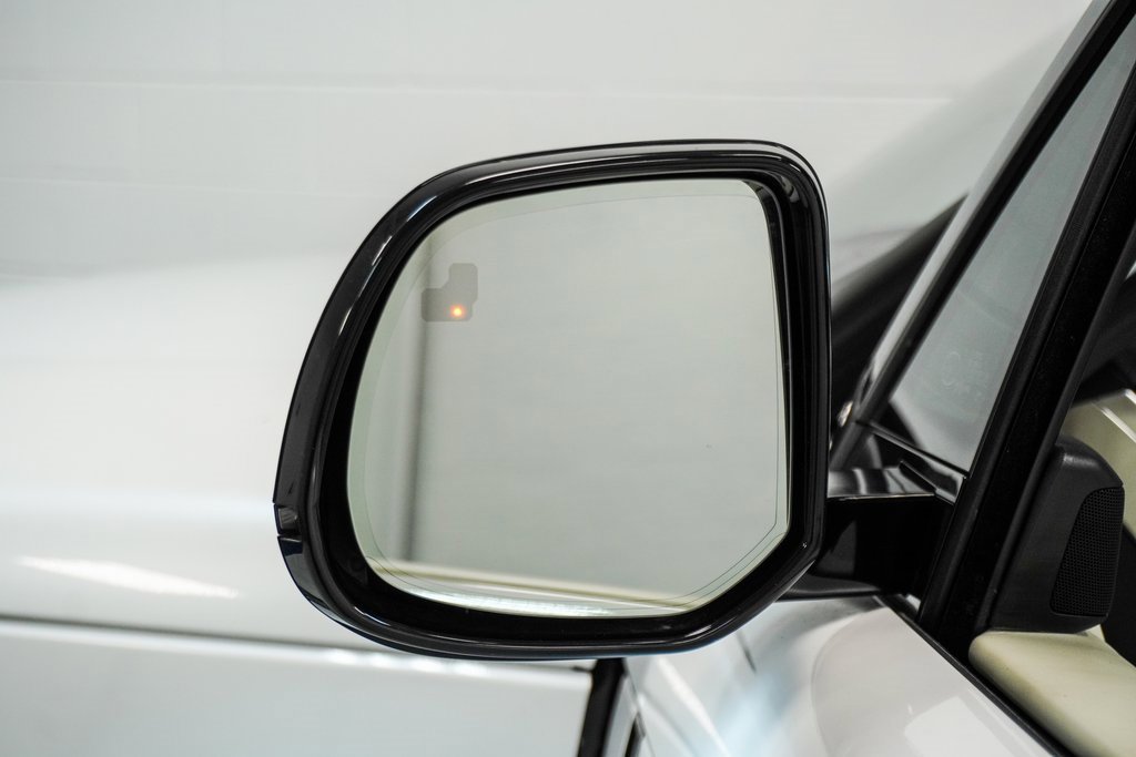 Used 2023 Land Rover Range Rover SE image 17