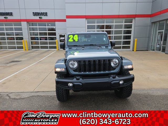 Used 2024 Jeep Gladiator Sport image 2