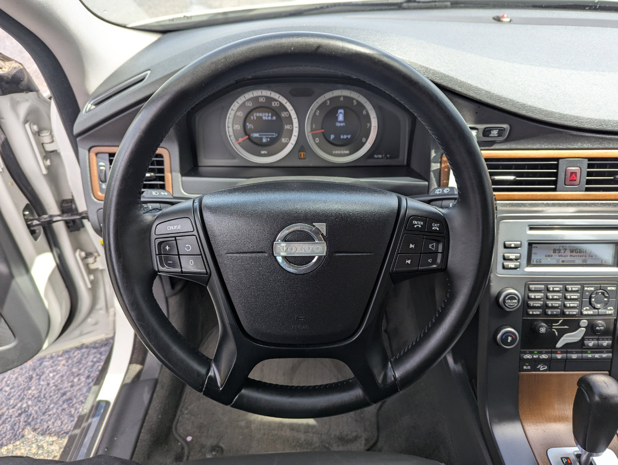 Used 2010 Volvo XC70 3.2 image 15