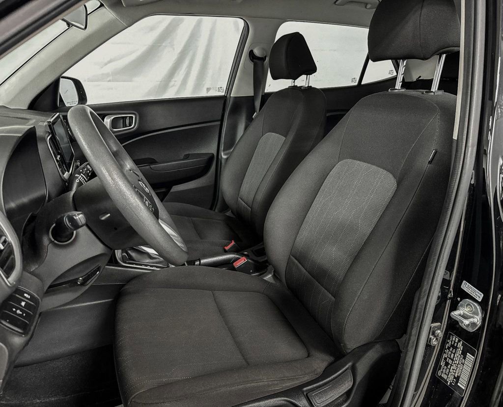 Used 2020 Hyundai Venue SE image 9