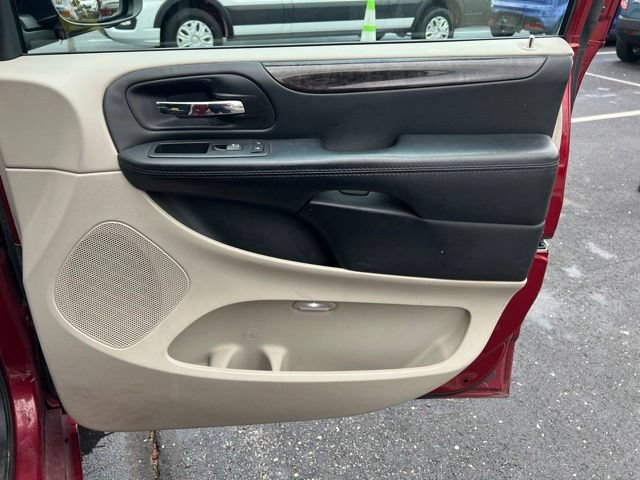 Used 2016 Dodge Grand Caravan SXT FWD image 29
