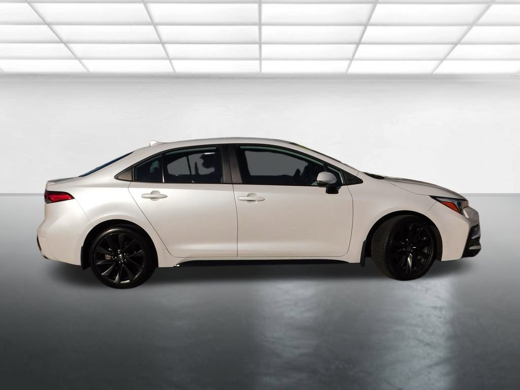 Used 2025 Toyota Corolla SE image 4