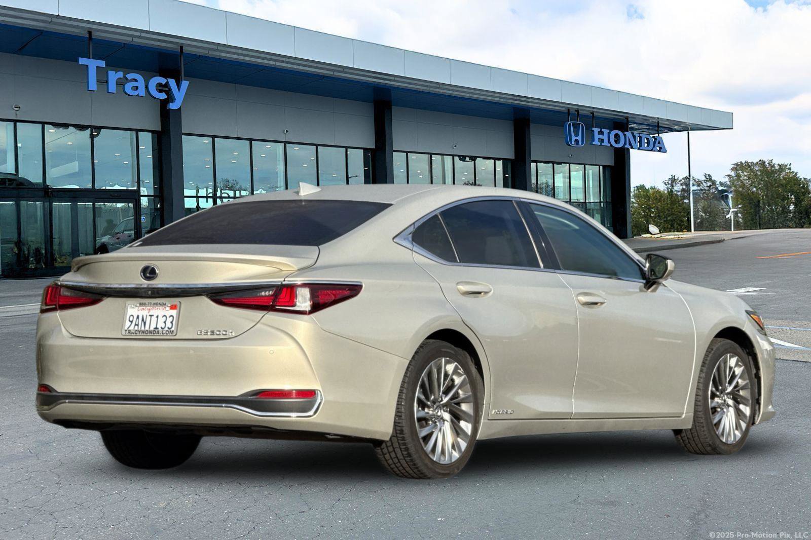 Used 2021 Lexus ES 300h w/ Accessory Package 2 image 6