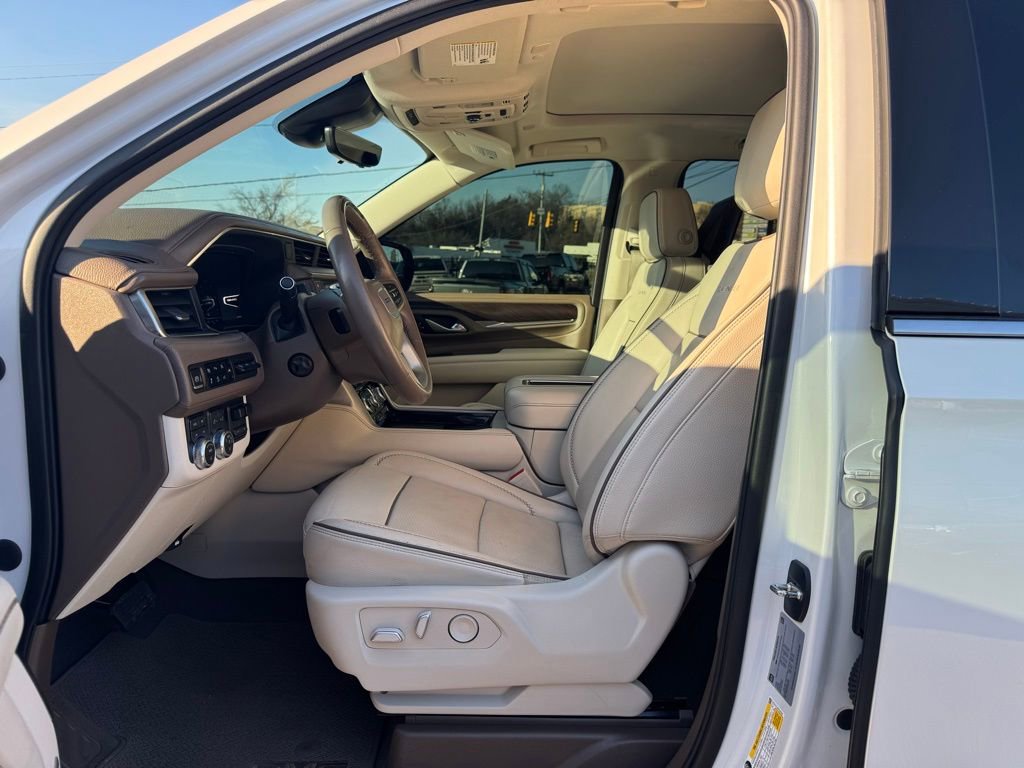 Used 2023 GMC Yukon XL Denali w/ Denali Reserve Package image 14