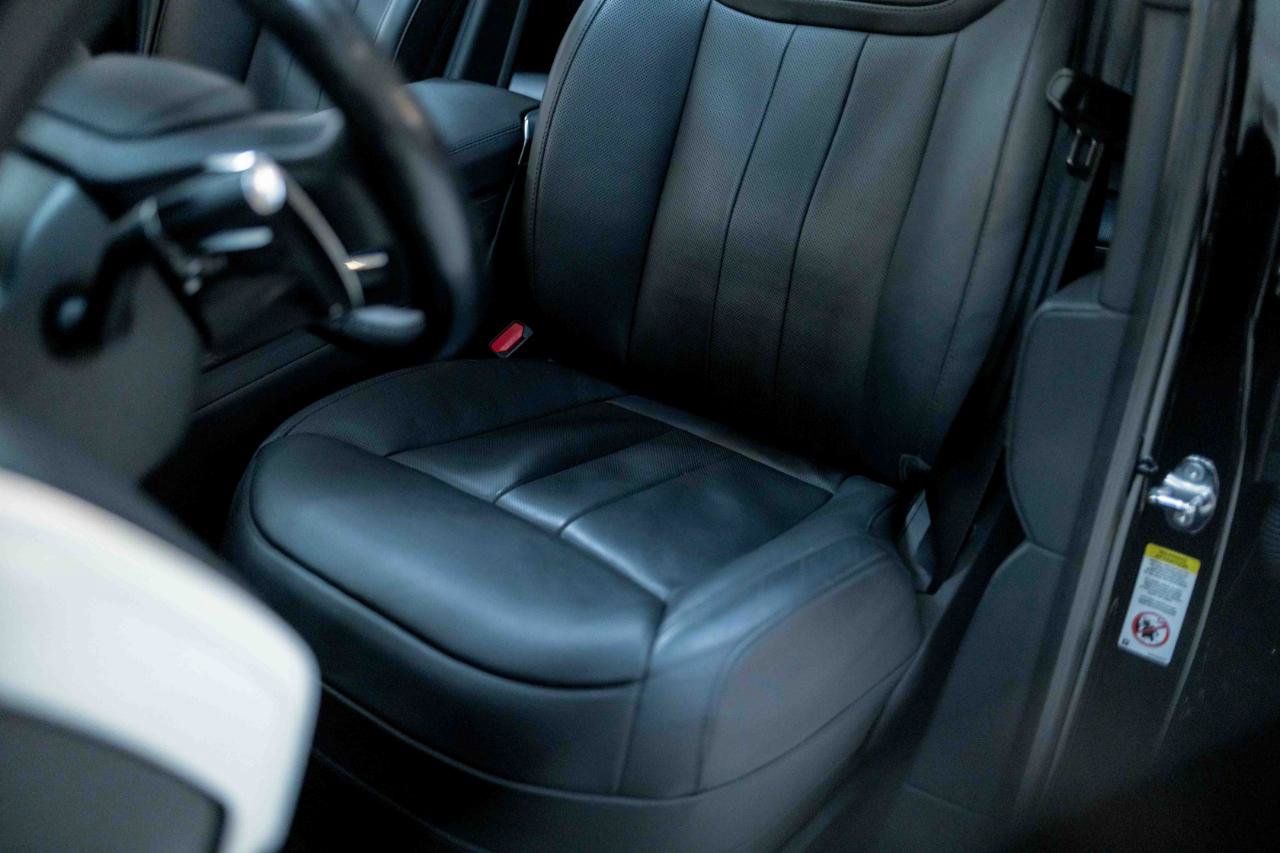 Used 2025 Land Rover Range Rover SE image 73