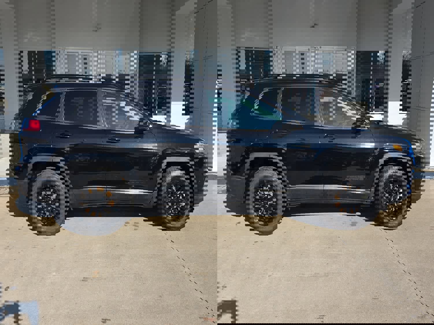 Used 2023 Jeep Cherokee Altitude Lux image 1