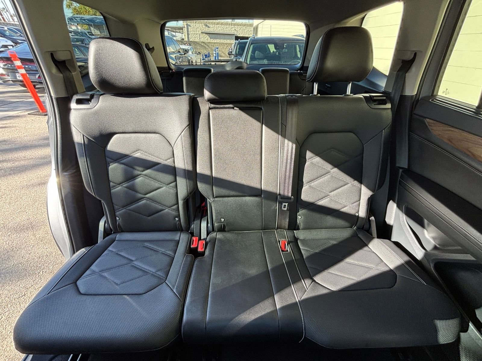 Used 2025 Volkswagen Atlas SE image 39