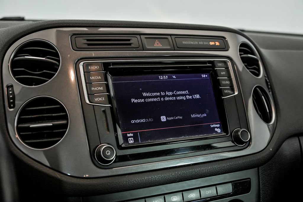 Used 2017 Volkswagen Tiguan Limited image 17