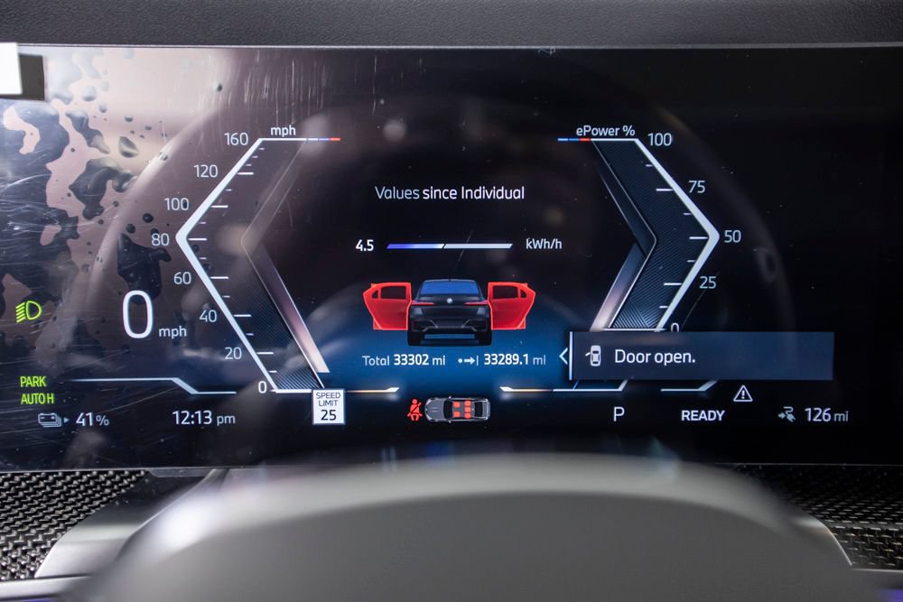 Used 2023 BMW i7 xDrive60 w/ Executive Package 2 AWD/4WD image 34