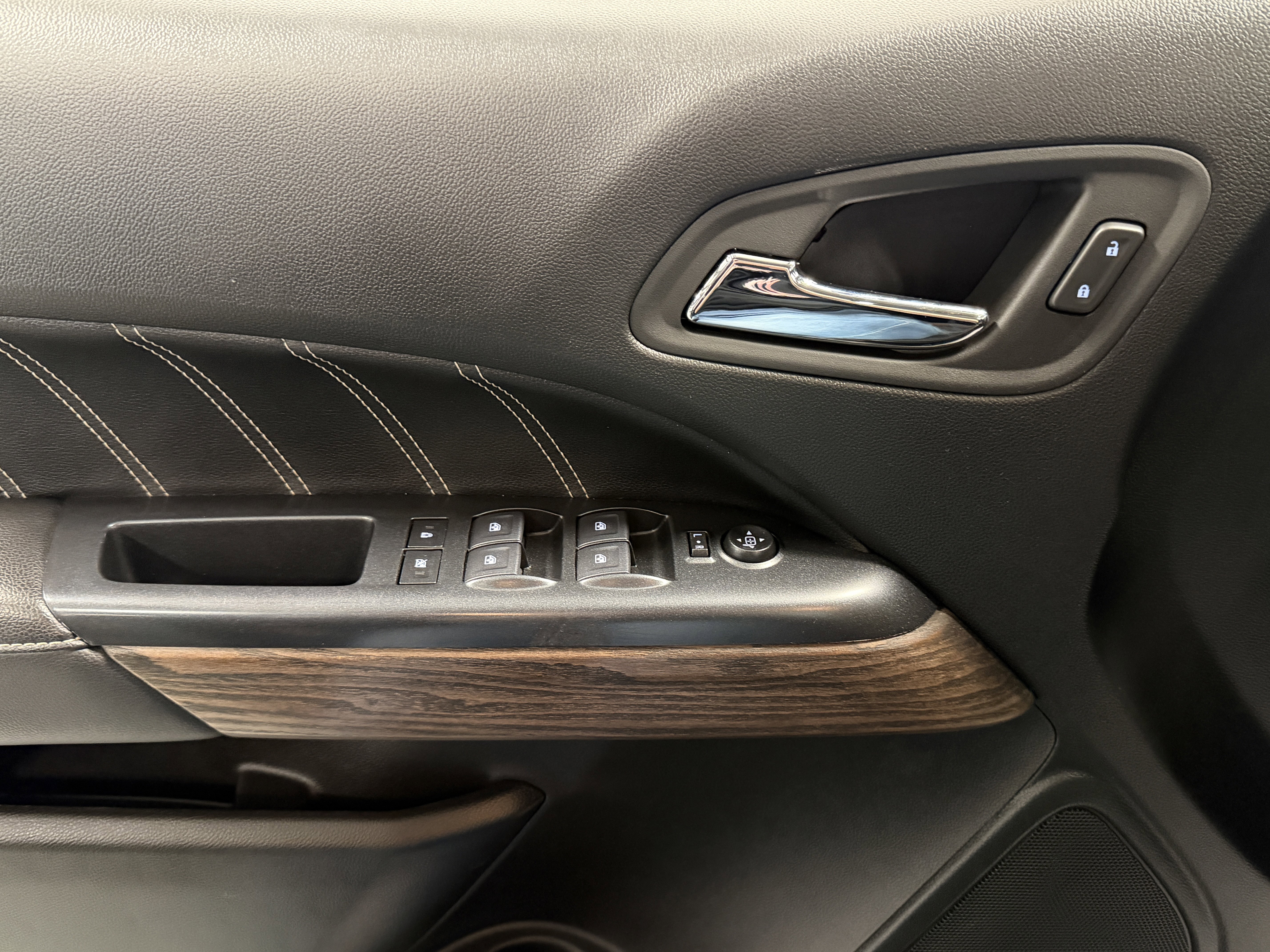 Used 2022 GMC Canyon Denali w/ Denali Black Edition Package image 19