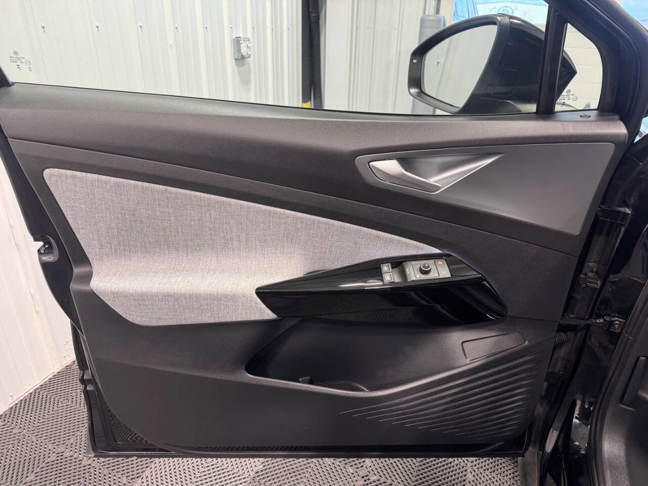 Used 2023 Volkswagen ID.4 S image 8