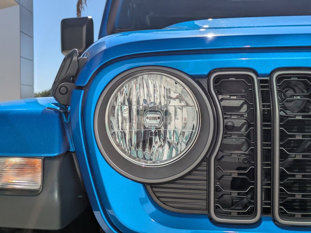 Used 2025 Jeep Gladiator Sport image 11