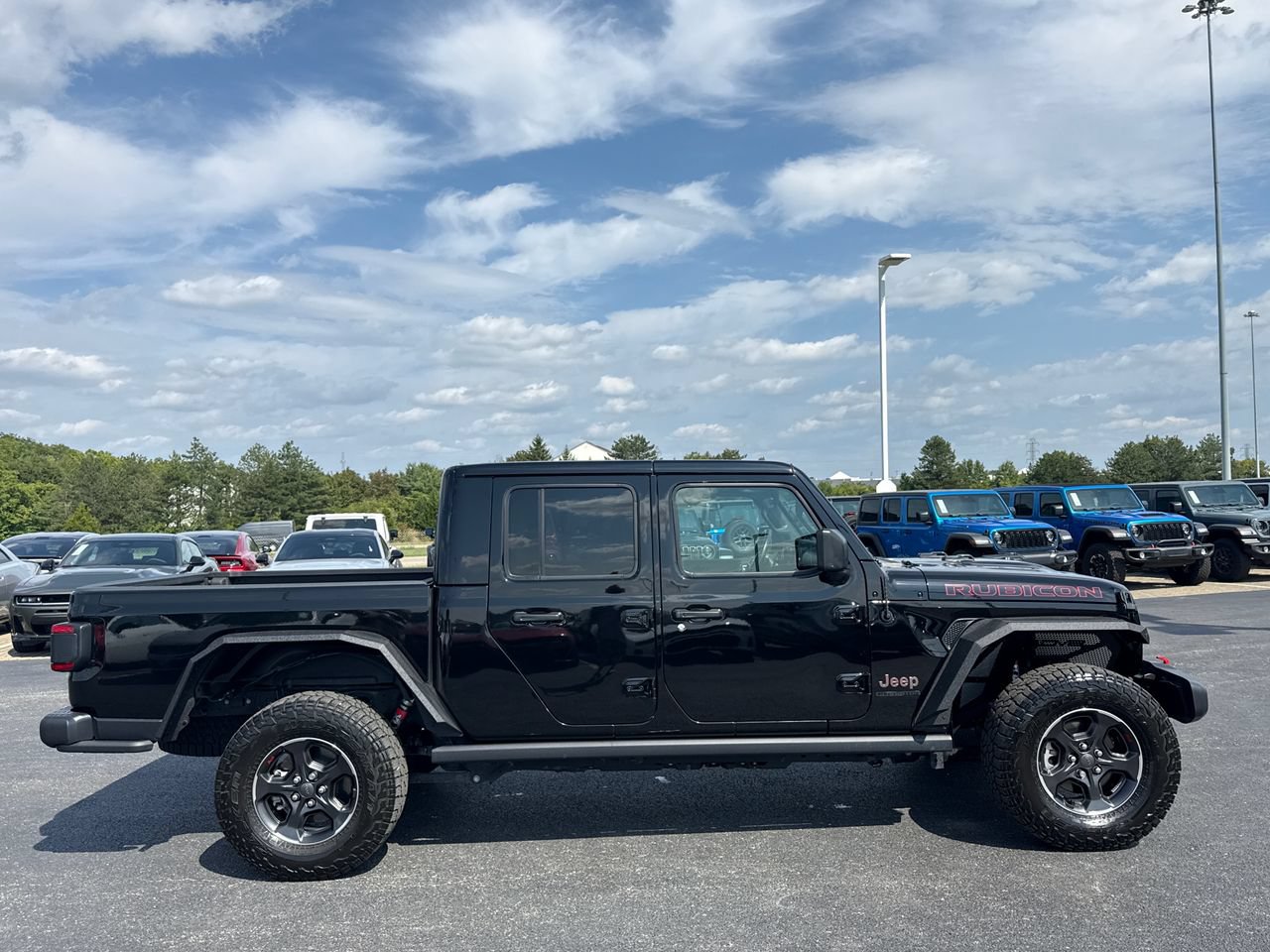 Used 2022 Jeep Gladiator Rubicon w/ LED Lighting Group AWD/4WD image 2