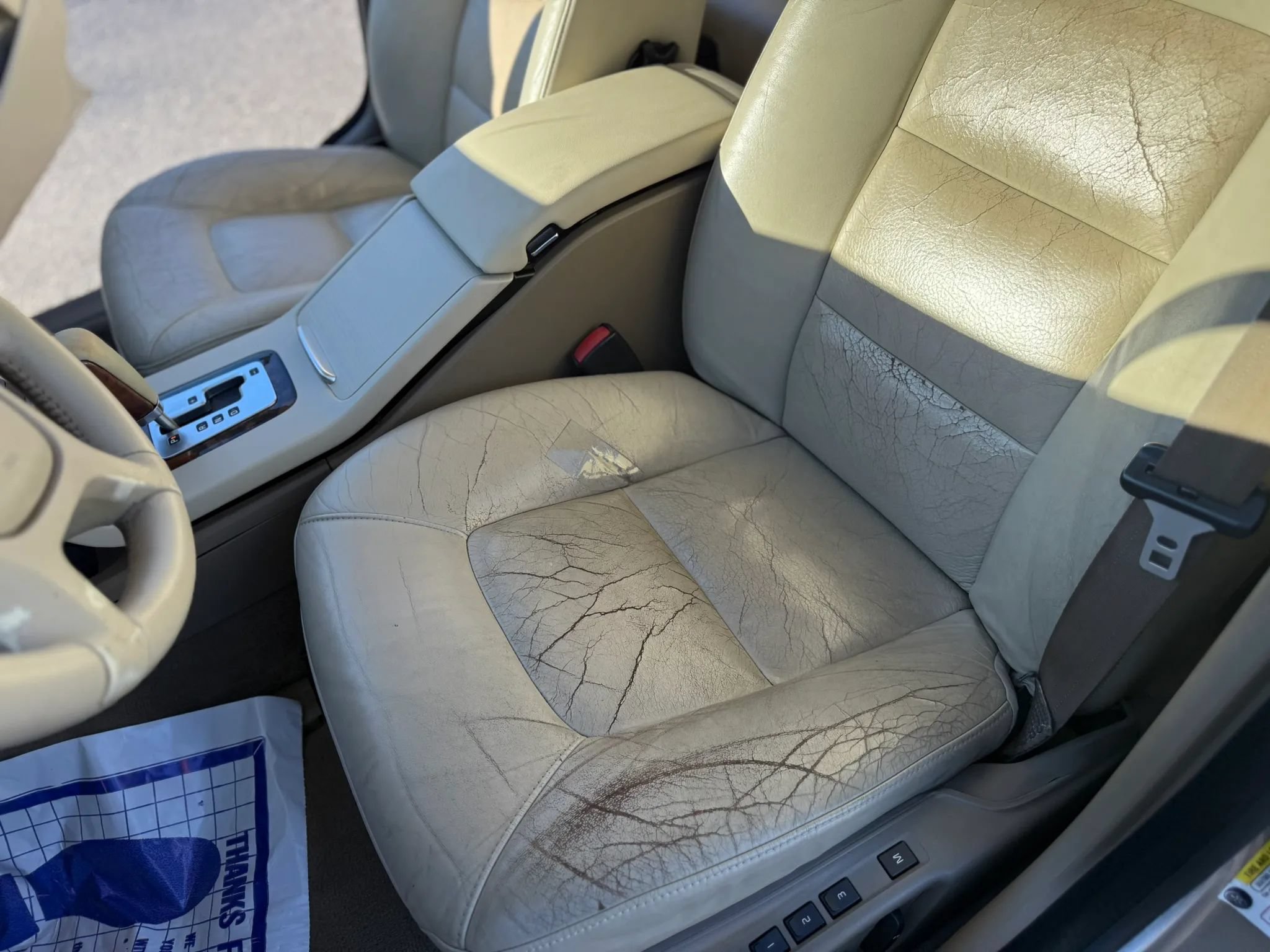 Used 2010 Volvo V70 R-Design FWD image 11