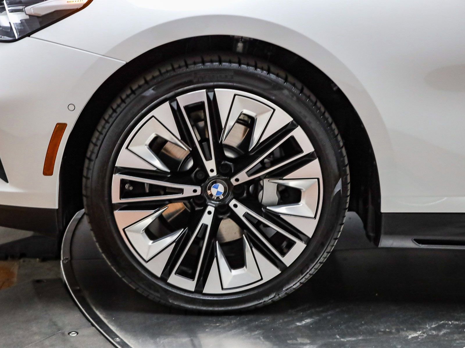 Used 2025 BMW 530i image 12