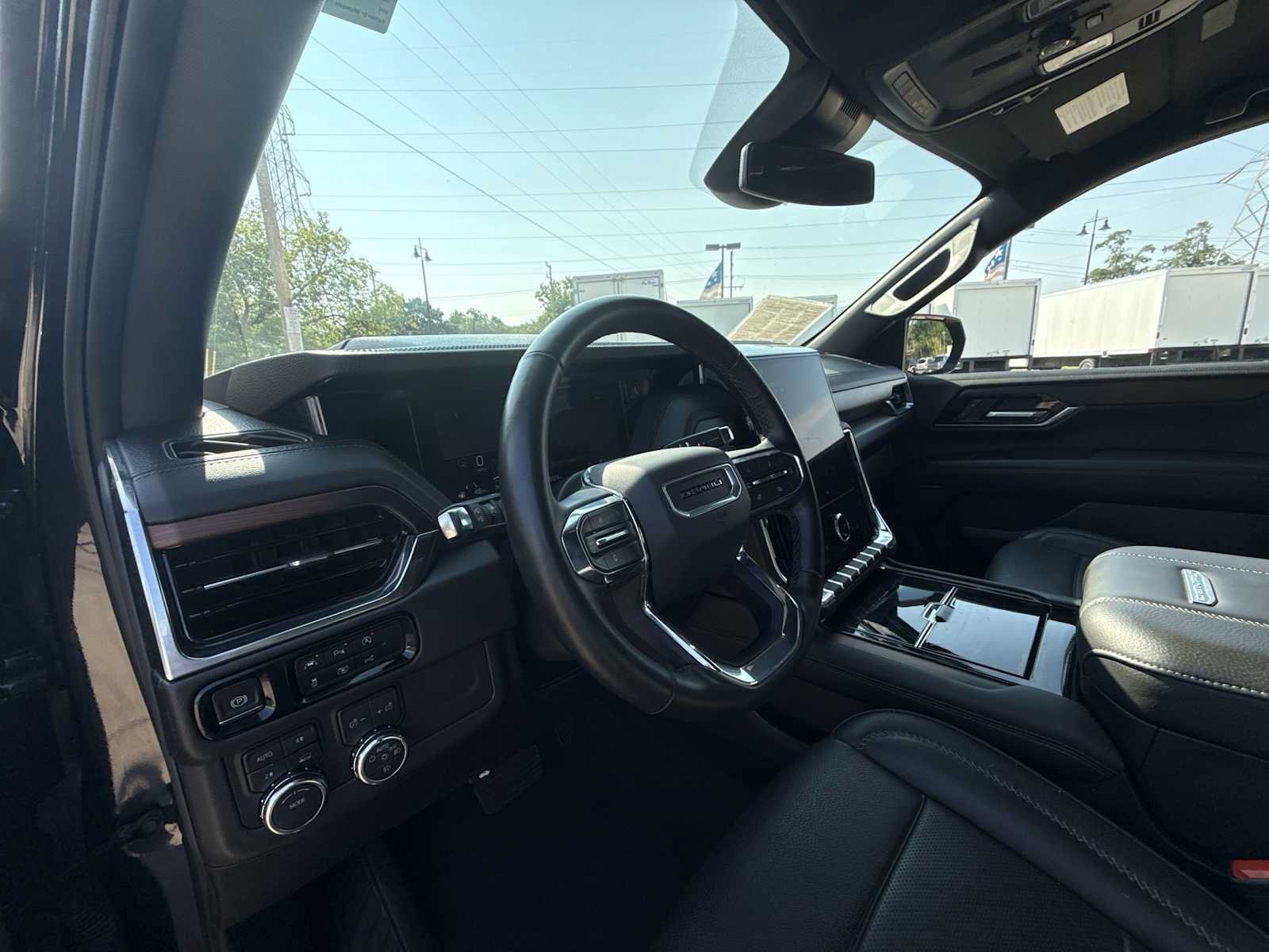 Certified 2025 GMC Yukon Denali AWD/4WD image 10